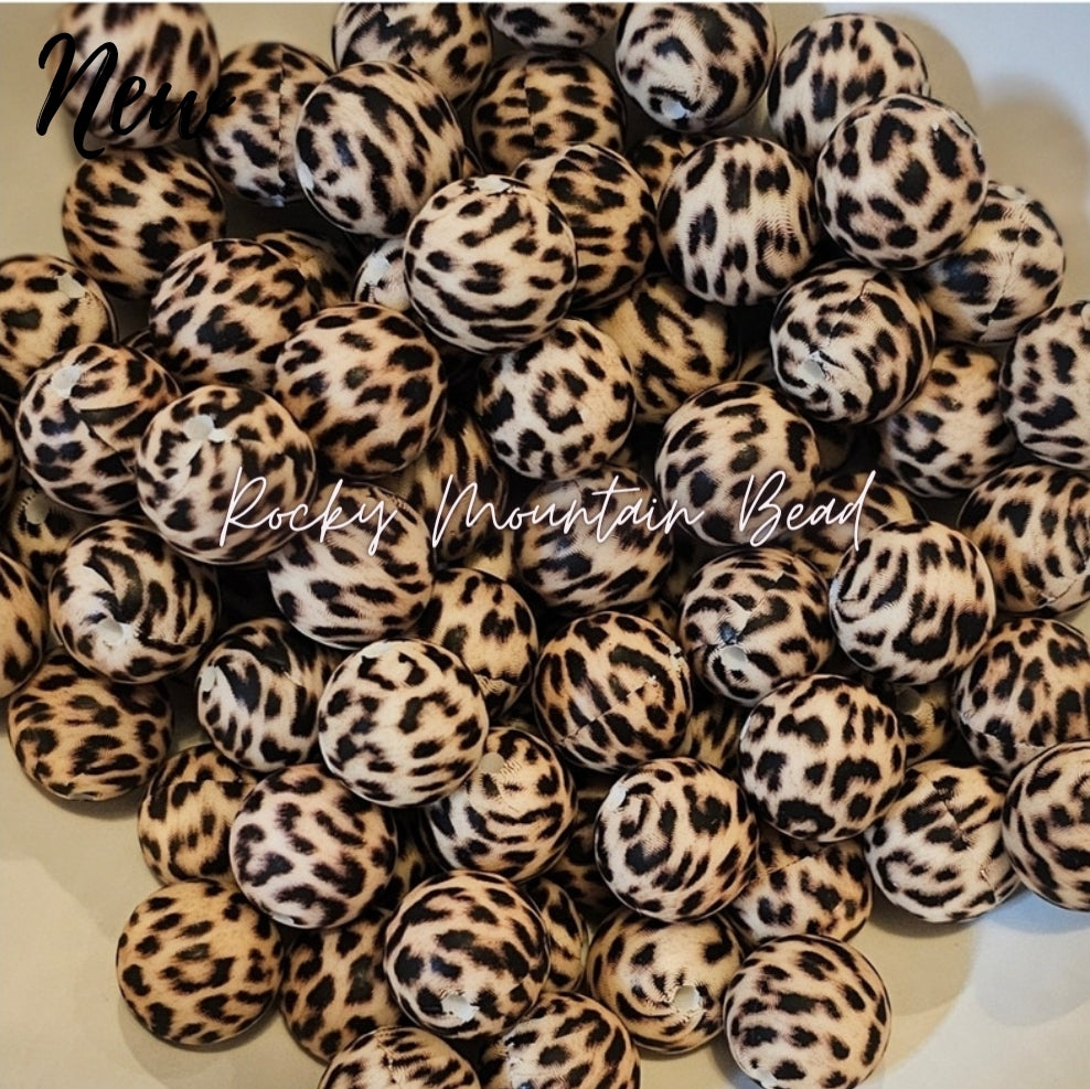 New 15mm printed cheetah silicone beads 1 count