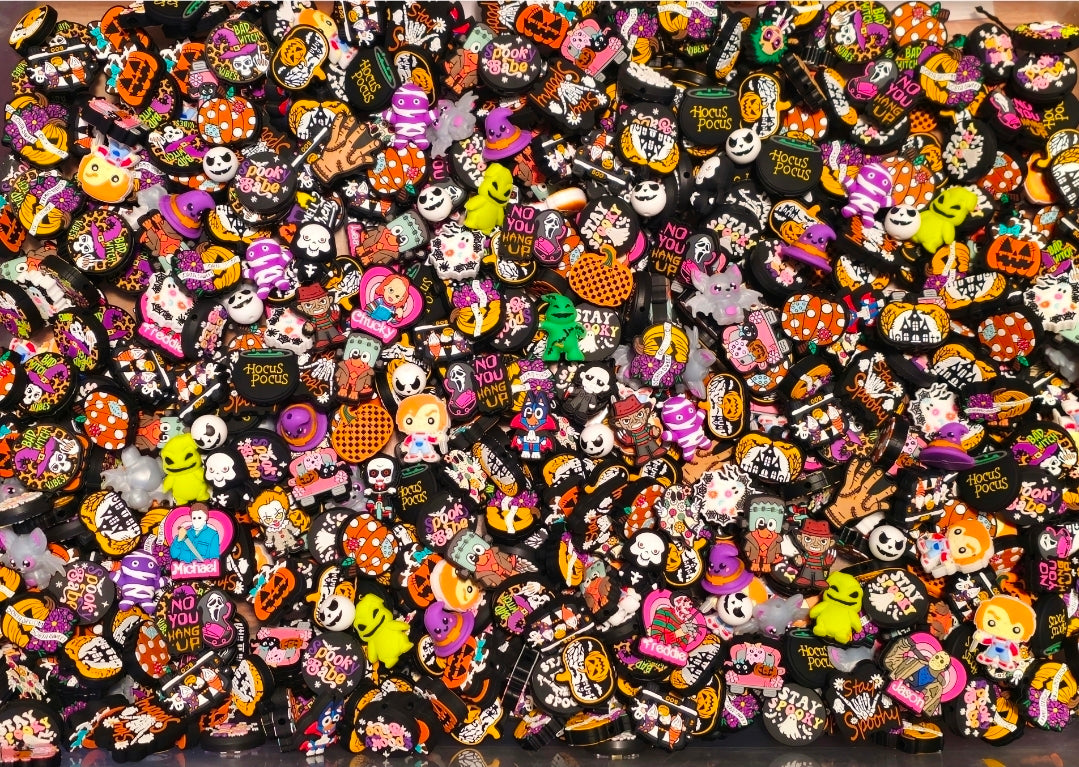 New 20 Count Halloween Bead Scoop. Makes them .50 cents each in this bundel!